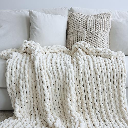 Maetoow Chenille Chunky Knit Blanket Throw （40×50 Inch）, Handmade Warm & Cozy Blanket Couch, Bed, Home Decor, Soft Breathable Fleece Banket, Christmas Thick and Giant Yarn Throws, Cream