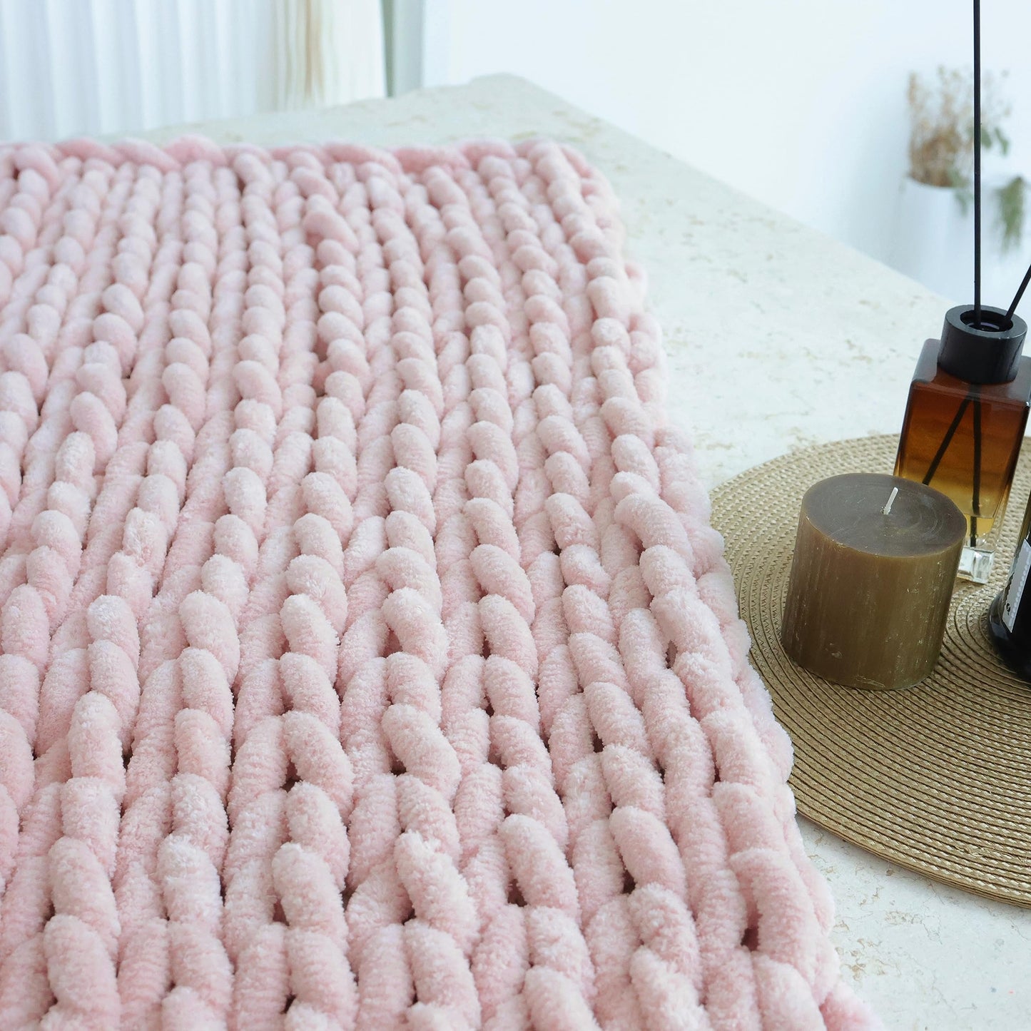 Maetoow Chenille Chunky Knit Blanket Throw （40×50 Inch）, Handmade Warm & Cozy Blanket Couch, Bed, Home Decor, Soft Breathable Fleece Banket, Christmas Thick and Giant Yarn Throws, Light Pink