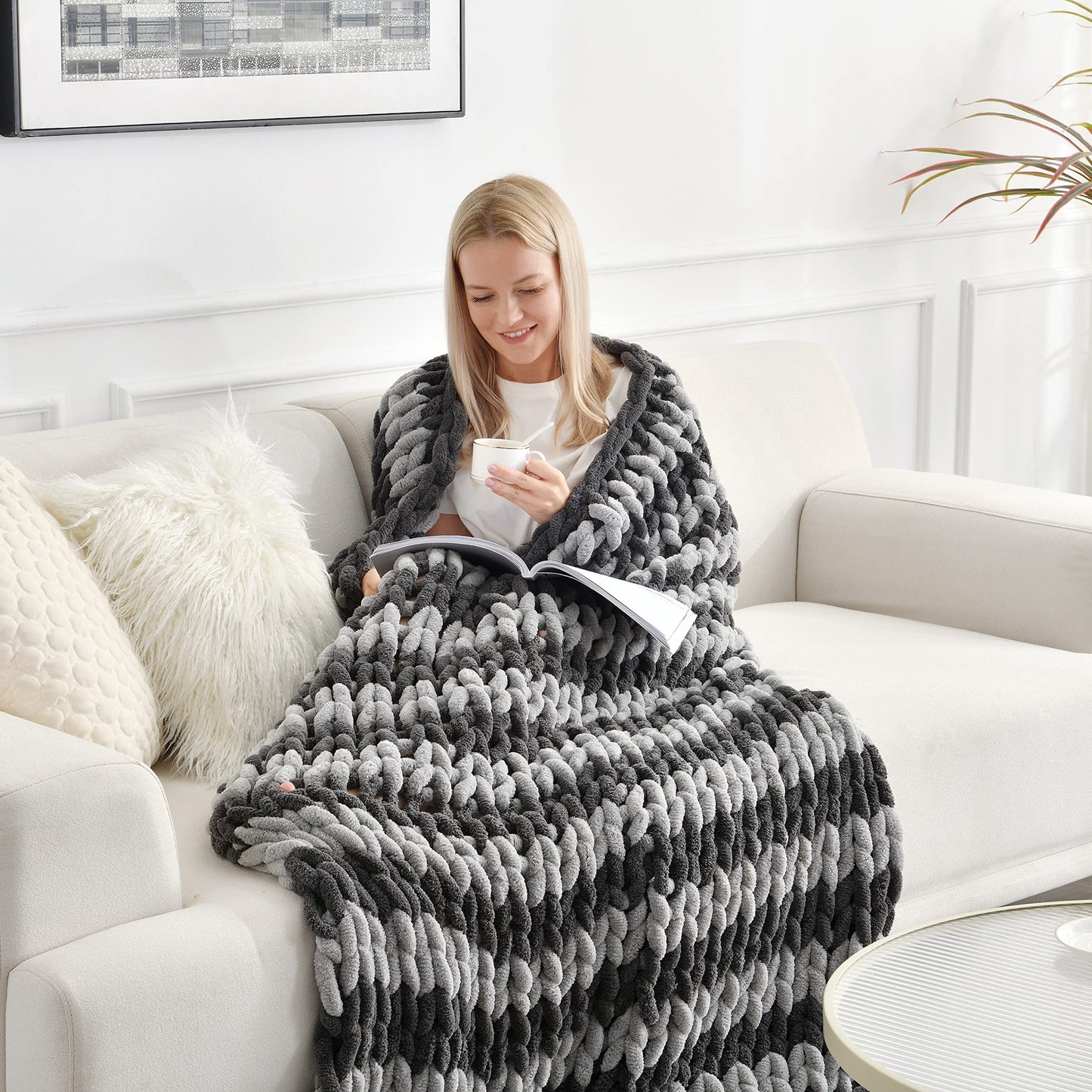 Maetoow Chenille Chunky Knit Blanket Throw 40×50 Inch, Handmade Warm & Cozy Blanket Couch, Bed, Home Decor, Soft Breathable Fleece Banket, Christmas Thick and Giant Yarn Throws, Dark Grey & Light Grey