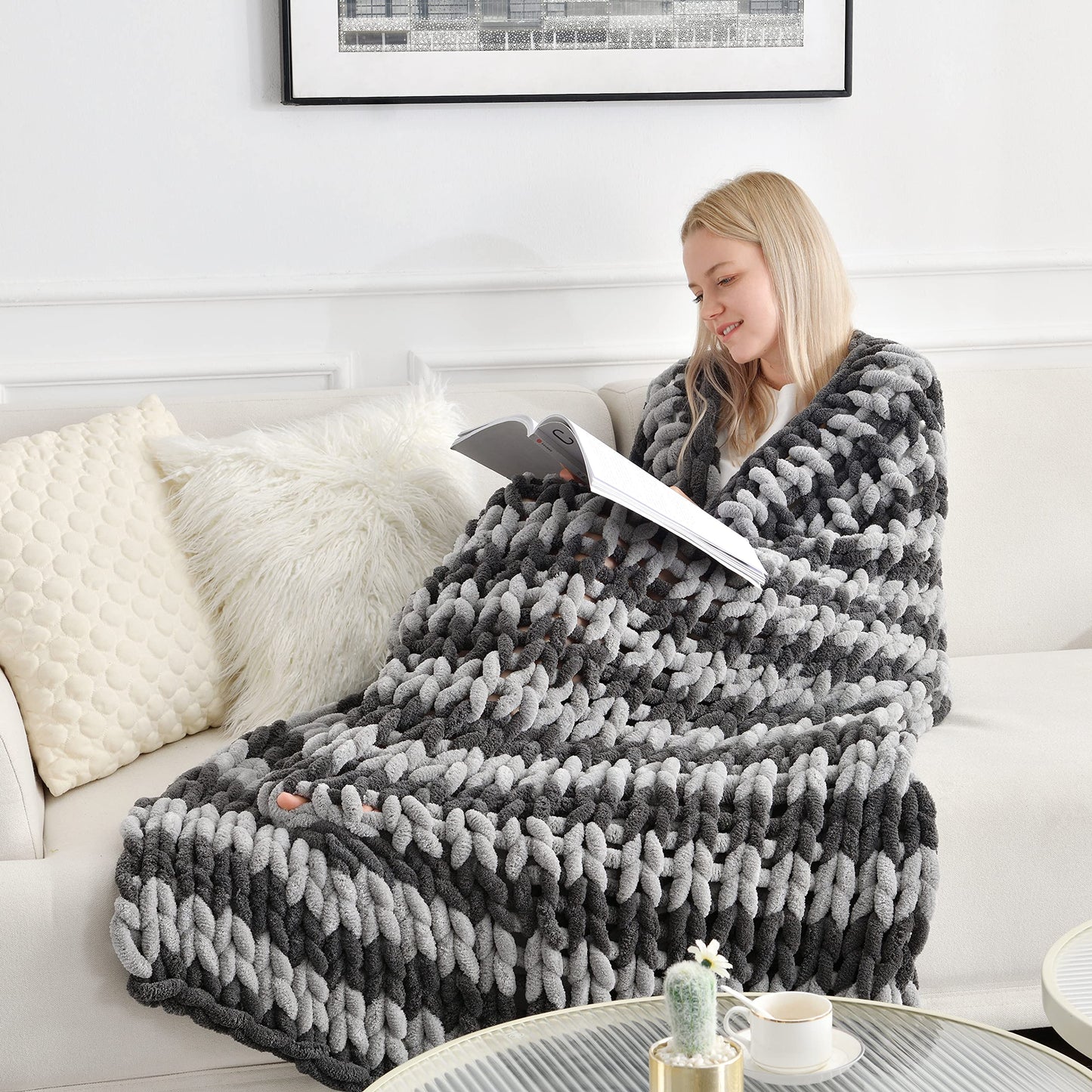 Maetoow Chenille Chunky Knit Blanket Throw 40×50 Inch, Handmade Warm & Cozy Blanket Couch, Bed, Home Decor, Soft Breathable Fleece Banket, Christmas Thick and Giant Yarn Throws, Dark Grey & Light Grey